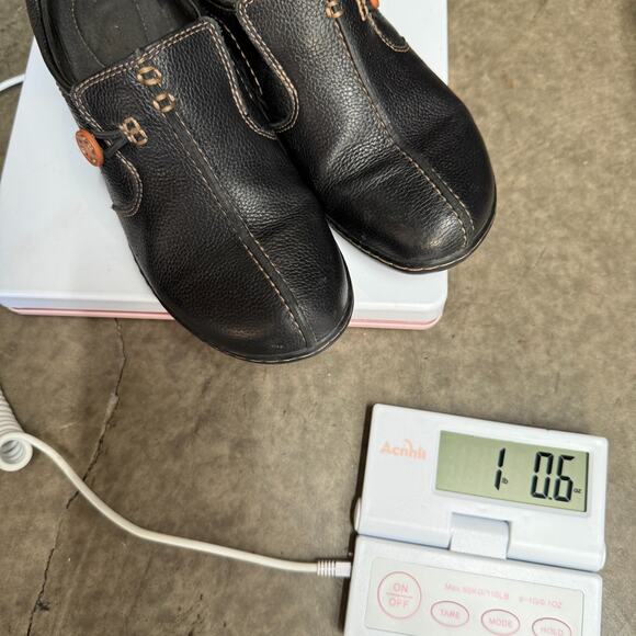 Clarks Black Leather Comfort Shoes 7.5 Slip On Booties Button Indie Y2K Cottage - Picture 7 of 7